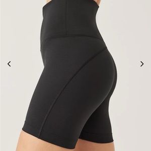 Outdoor Voices Black FreeForm 5" Short